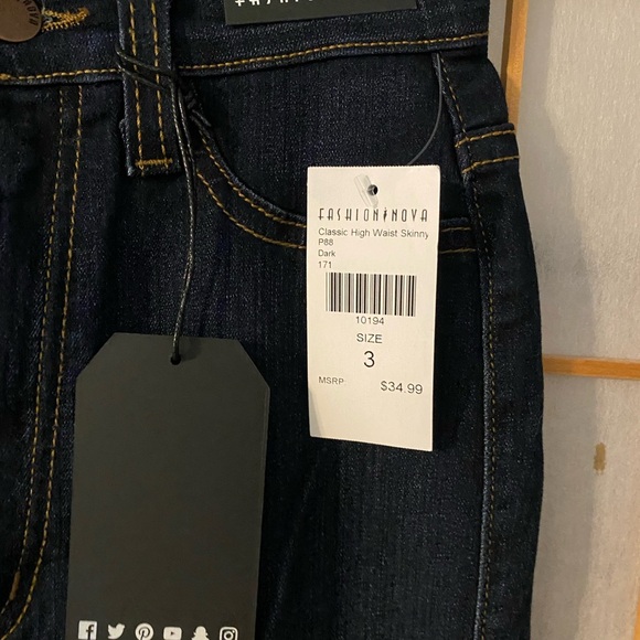 New NWT Fashion Nova Women Classic High Waist Skinny Jeans Size 3 / 25 Dark USA - Picture 3 of 8